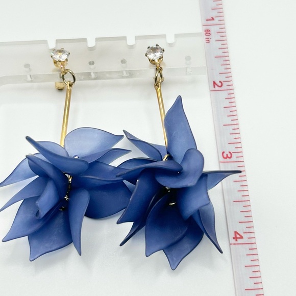 Gold and Blue Floral Dangle Earrings with Layered Design - Picture 4 of 4